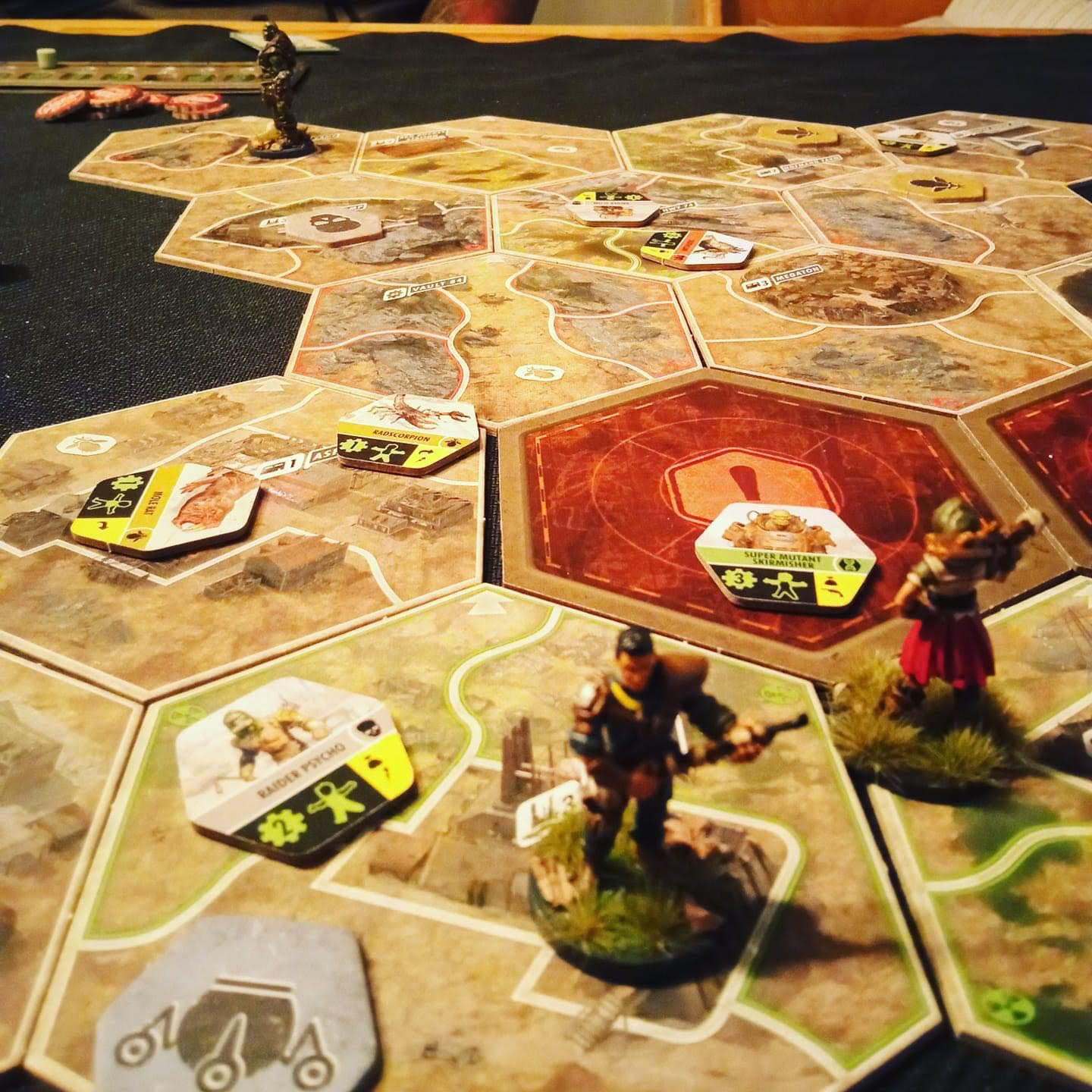 Ett brädspel med ¨spelpjäser.