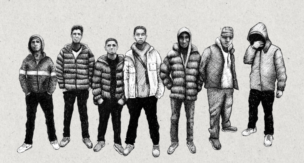 En svartvit illustration föreställer sju unga män som står på rad. De bär jackor, huvtröjor och sneakers. Några har händerna i fickorna, en har luvan uppe och en annan täcker delvis ansiktet med handen.